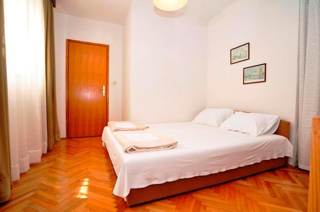 Apartmani More ดริเวนิก ภายนอก รูปภาพ