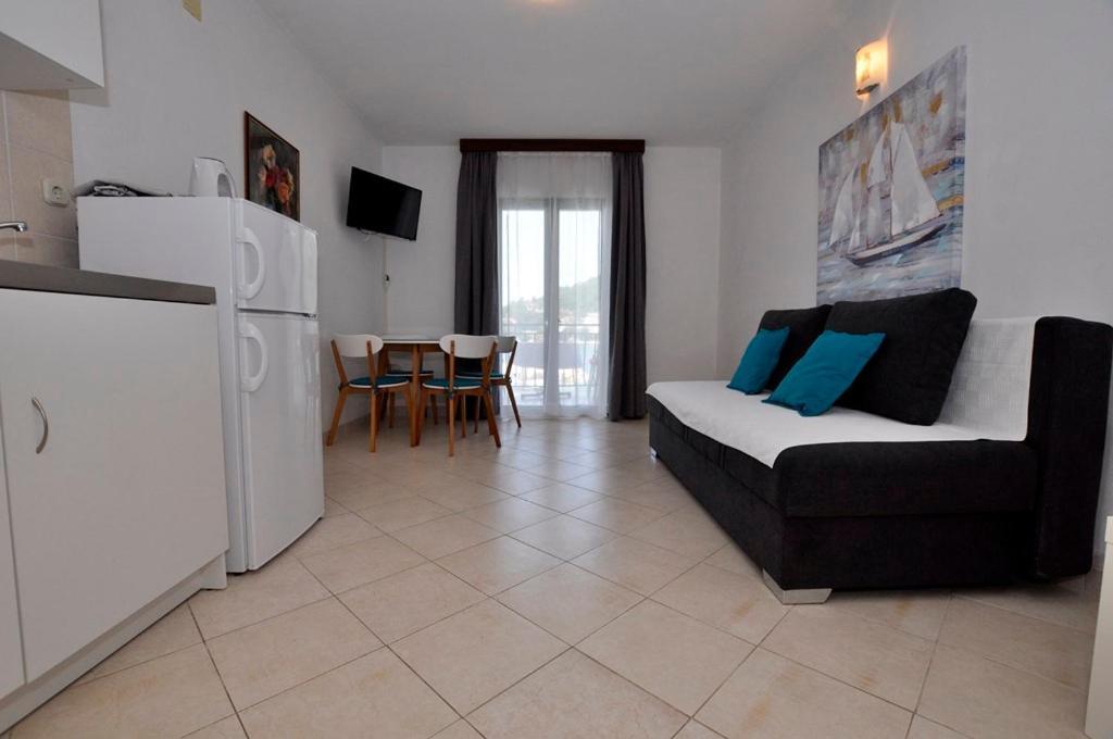 Apartmani More ดริเวนิก ภายนอก รูปภาพ